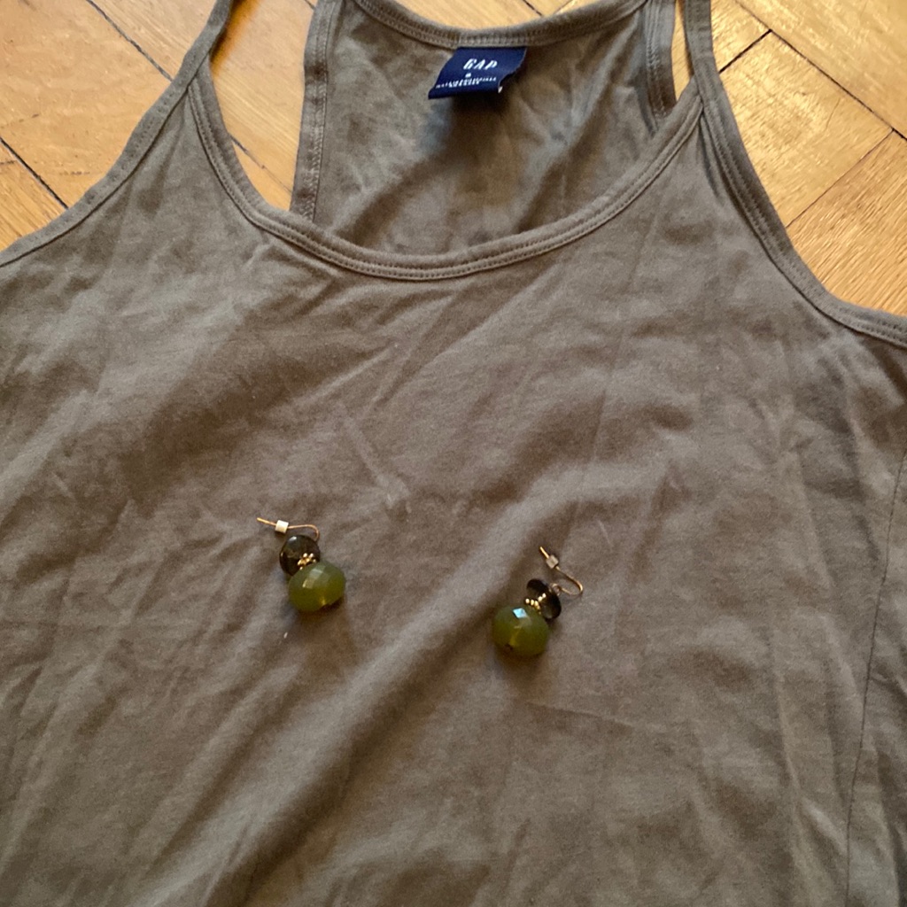Gap Top And Green Earrings Perfect Together 14$